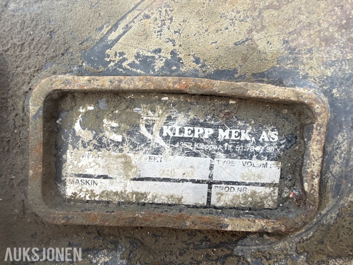 2008 Komatsu PC200LC-8 beltegraver med graveskuff og sentralsmørin