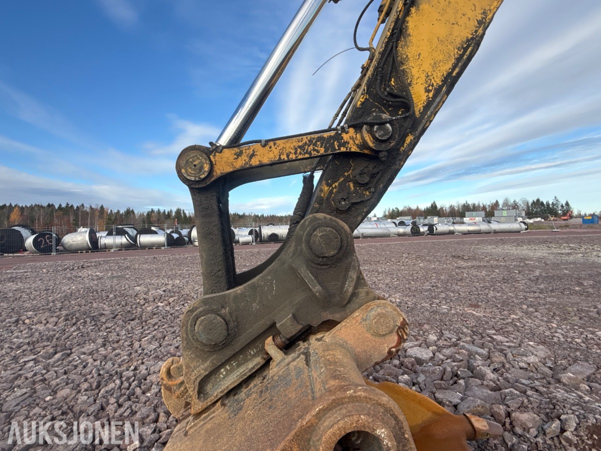 2008 Komatsu PC200LC-8 beltegraver med graveskuff og sentralsmørin