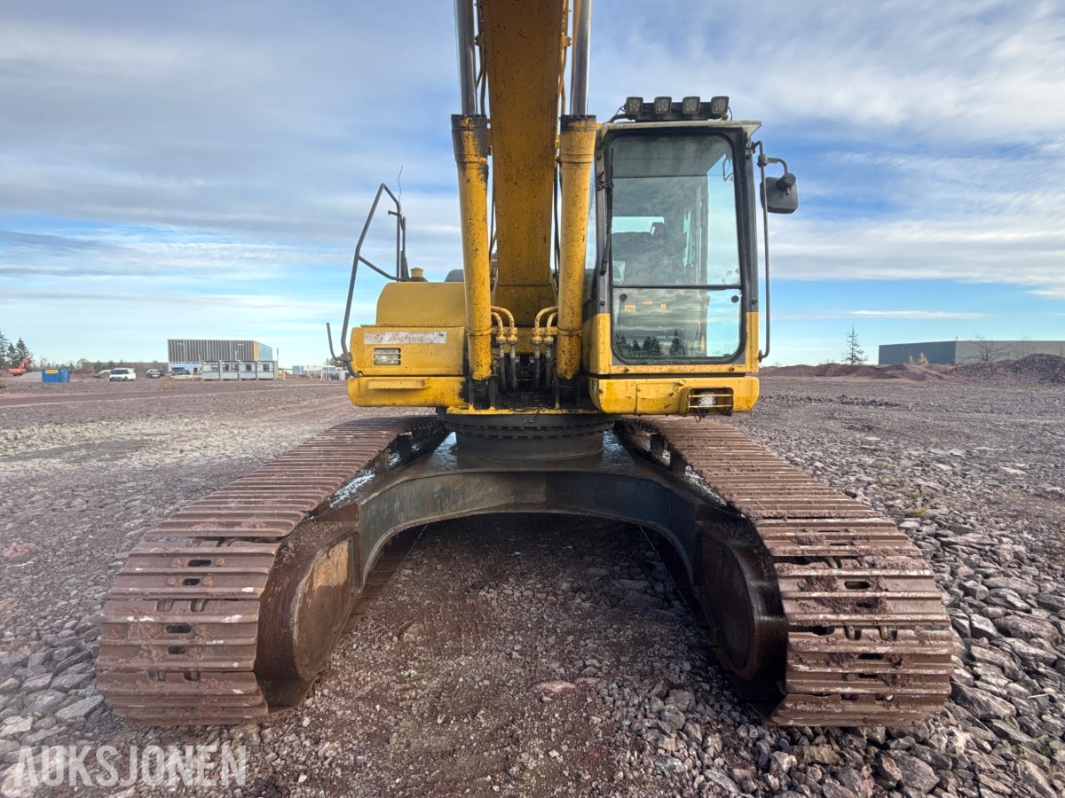 2008 Komatsu PC200LC-8 beltegraver med graveskuff og sentralsmørin