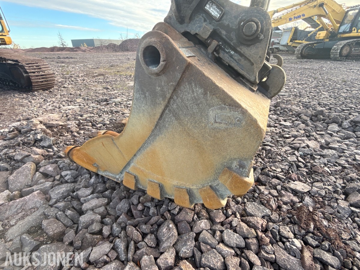 2008 Komatsu PC200LC-8 beltegraver med graveskuff og sentralsmørin