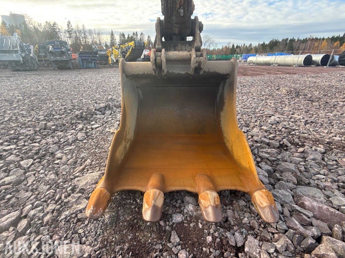 2008 Komatsu PC200LC-8 beltegraver med graveskuff og sentralsmørin