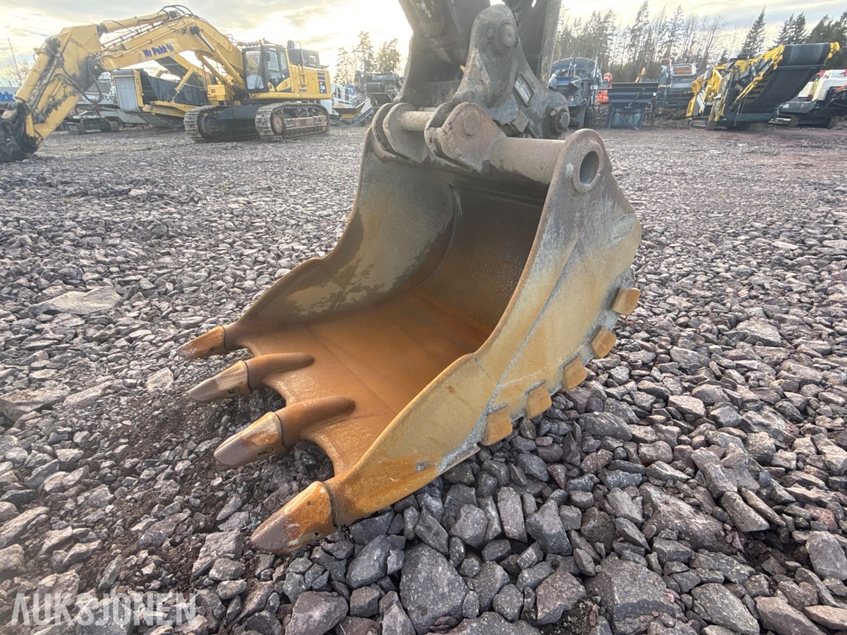 2008 Komatsu PC200LC-8 beltegraver med graveskuff og sentralsmørin