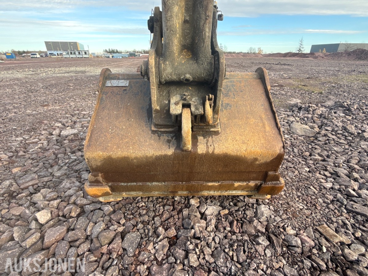2008 Komatsu PC200LC-8 beltegraver med graveskuff og sentralsmørin