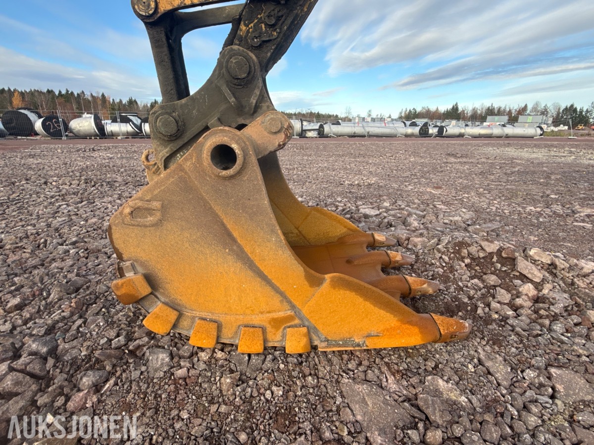 2008 Komatsu PC200LC-8 beltegraver med graveskuff og sentralsmørin