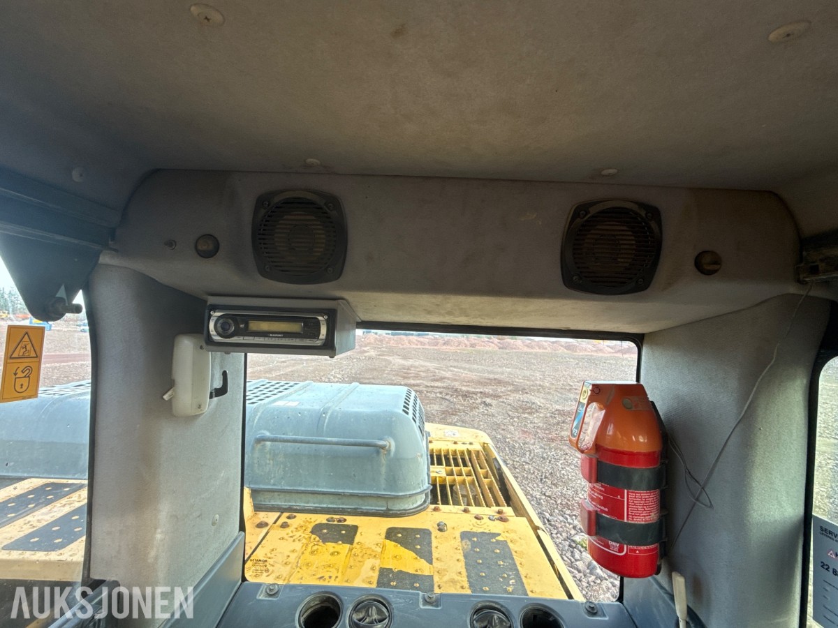 2008 Komatsu PC200LC-8 beltegraver med graveskuff og sentralsmørin