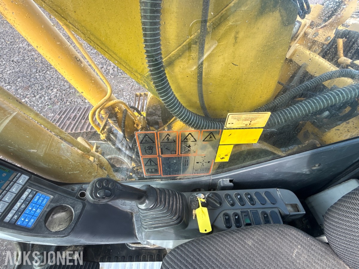 2008 Komatsu PC200LC-8 beltegraver med graveskuff og sentralsmørin