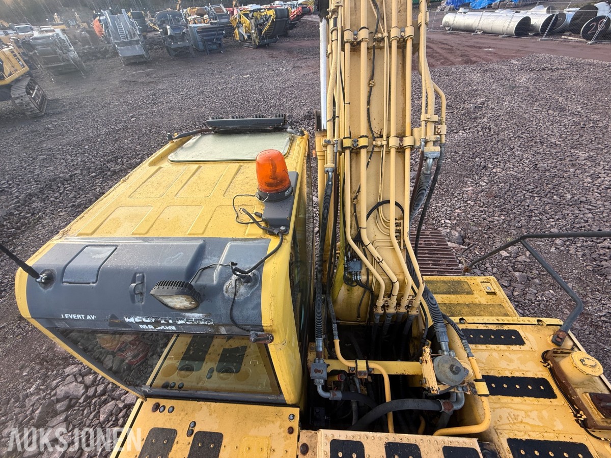 2008 Komatsu PC200LC-8 beltegraver med graveskuff og sentralsmørin