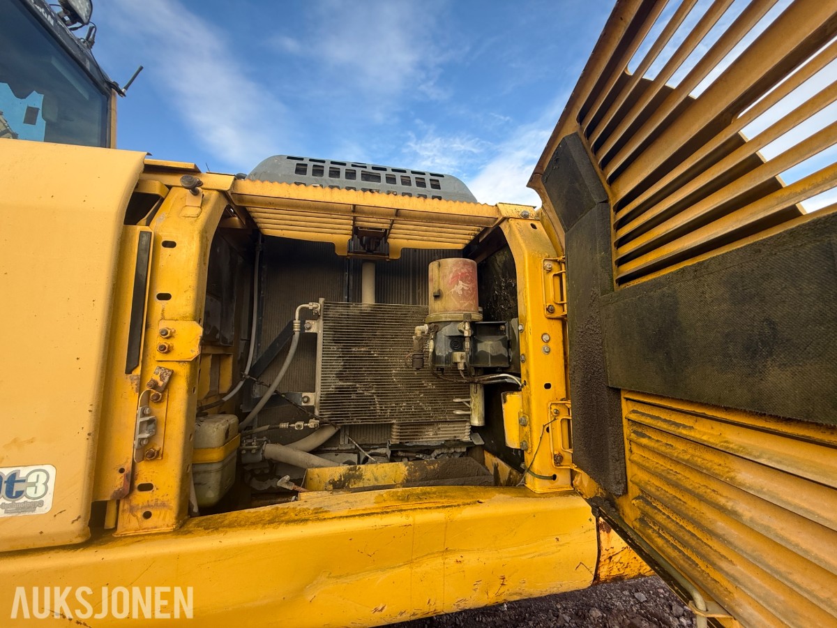 2008 Komatsu PC200LC-8 beltegraver med graveskuff og sentralsmørin