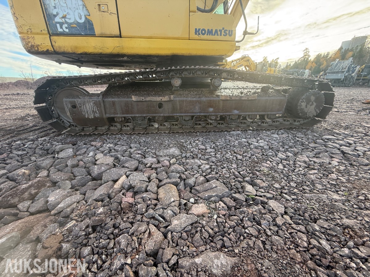 2008 Komatsu PC200LC-8 beltegraver med graveskuff og sentralsmørin
