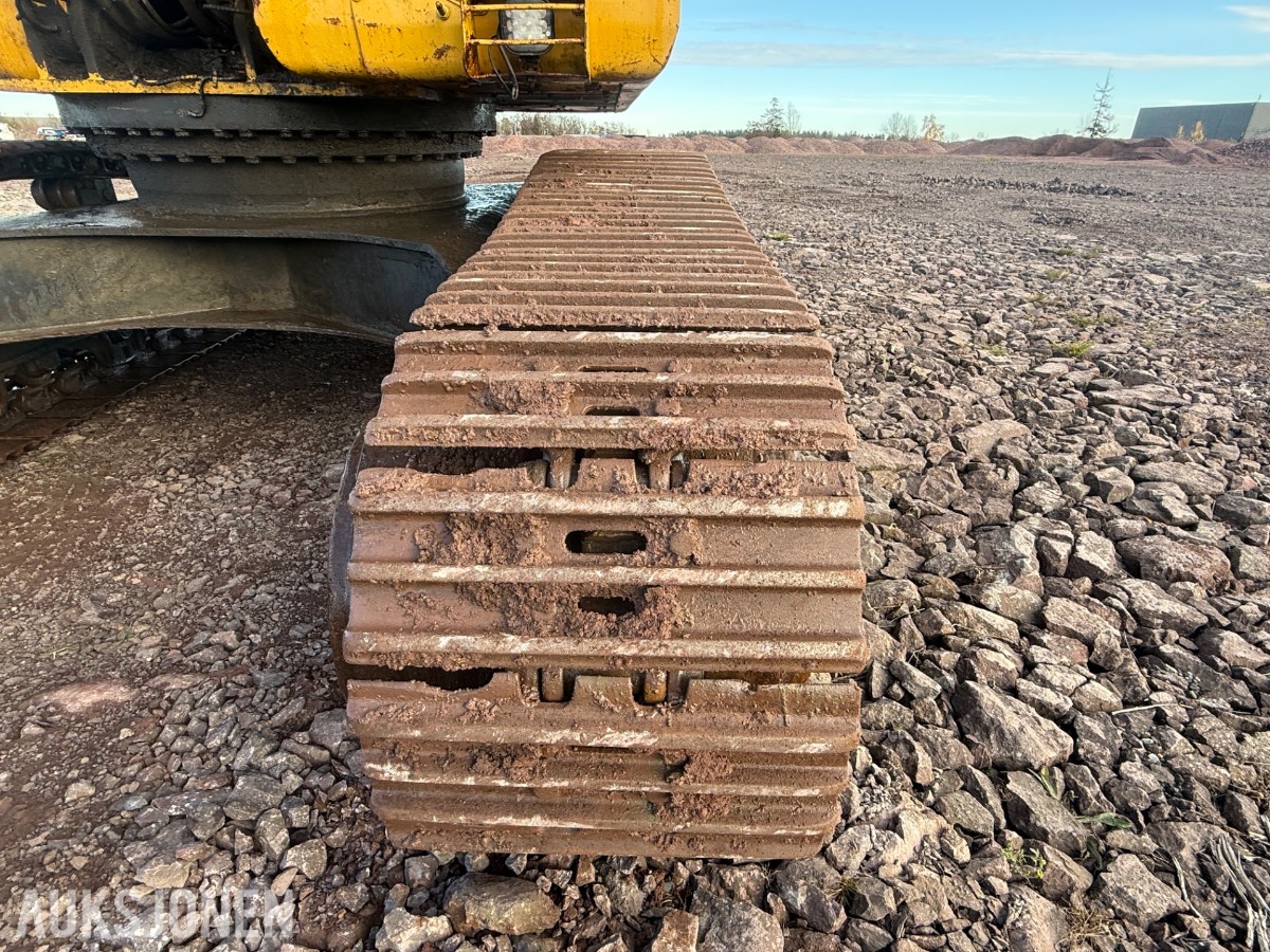 2008 Komatsu PC200LC-8 beltegraver med graveskuff og sentralsmørin
