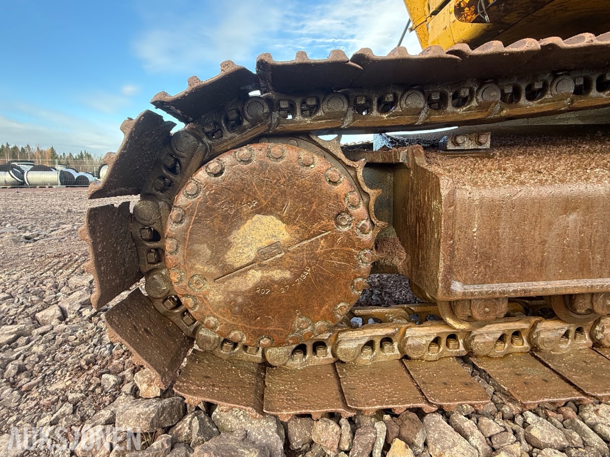 2008 Komatsu PC200LC-8 beltegraver med graveskuff og sentralsmørin