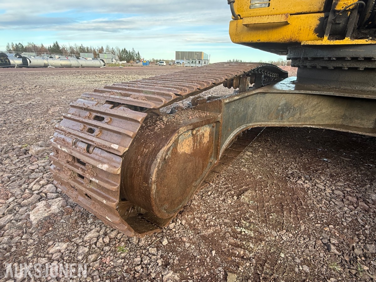 2008 Komatsu PC200LC-8 beltegraver med graveskuff og sentralsmørin
