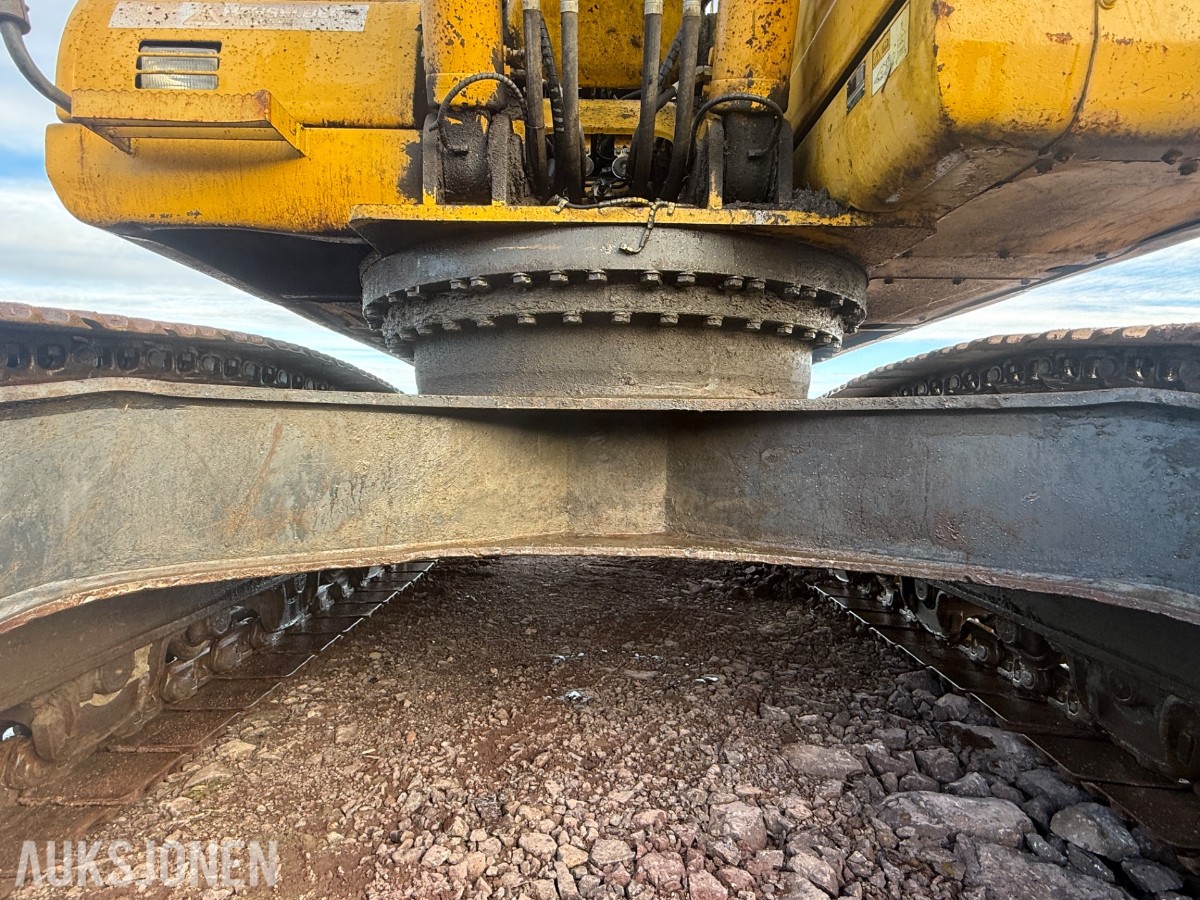 2008 Komatsu PC200LC-8 beltegraver med graveskuff og sentralsmørin