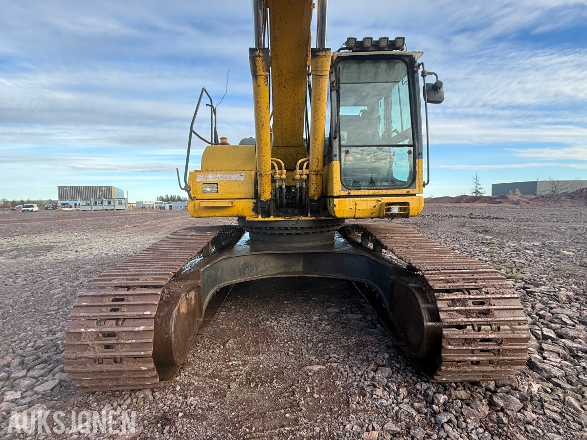 2008 Komatsu PC200LC-8 beltegraver med graveskuff og sentralsmørin