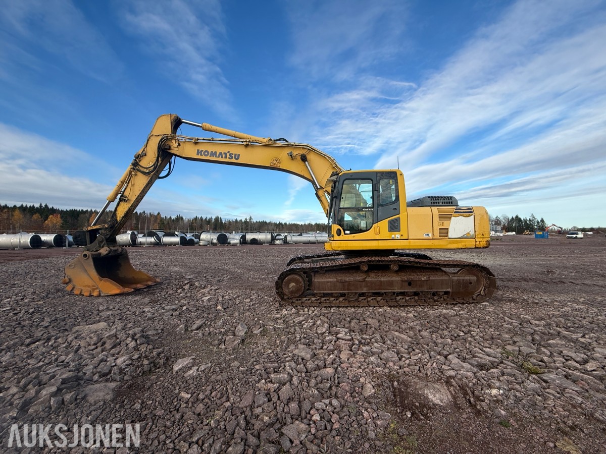 2008 Komatsu PC200LC-8 beltegraver med graveskuff og sentralsmørin