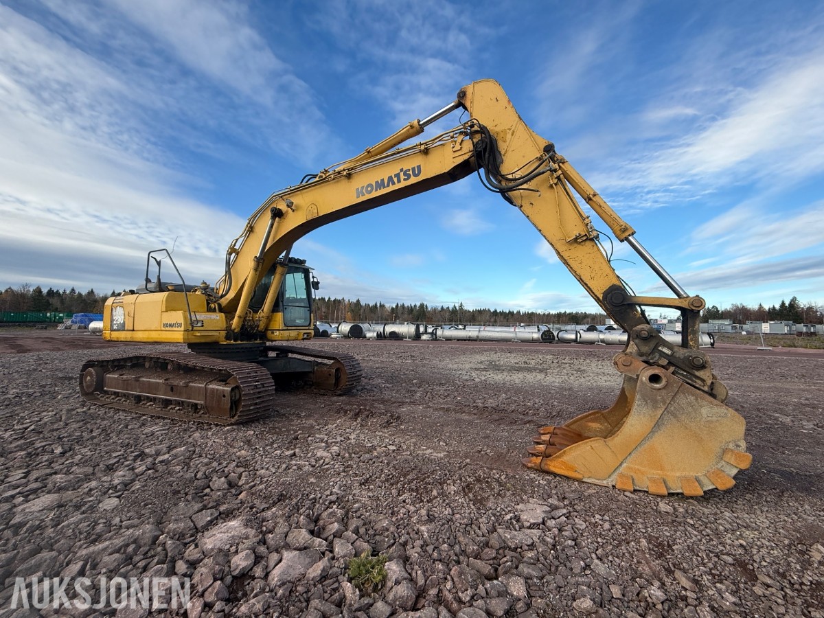 2008 Komatsu PC200LC-8 beltegraver med graveskuff og sentralsmørin