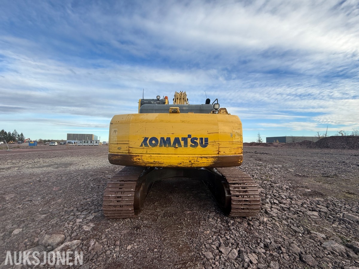 2008 Komatsu PC200LC-8 beltegraver med graveskuff og sentralsmørin