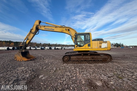 2008 Komatsu PC200LC-8 beltegraver med graveskuff og sentralsmørin