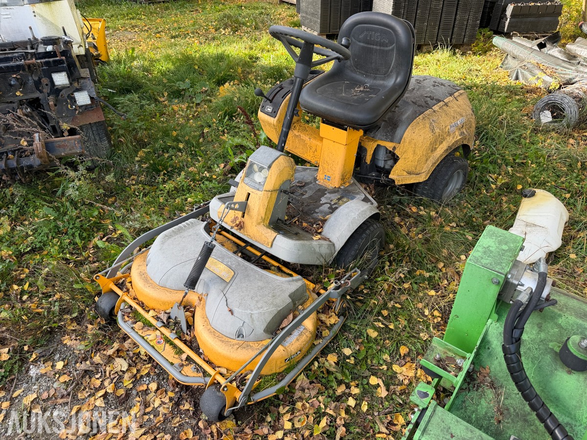 Stiga Park 123 HST Sitteklipper med frontmontert klippeaggregat