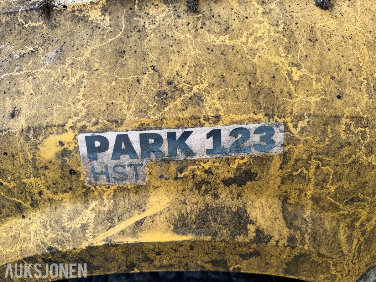 Stiga Park 123 HST Sitteklipper med frontmontert klippeaggregat
