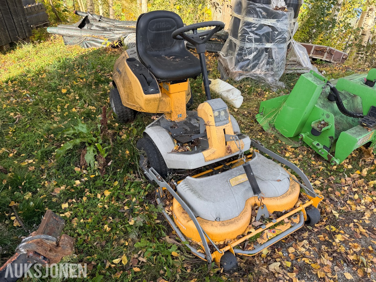 Stiga Park 123 HST Sitteklipper med frontmontert klippeaggregat