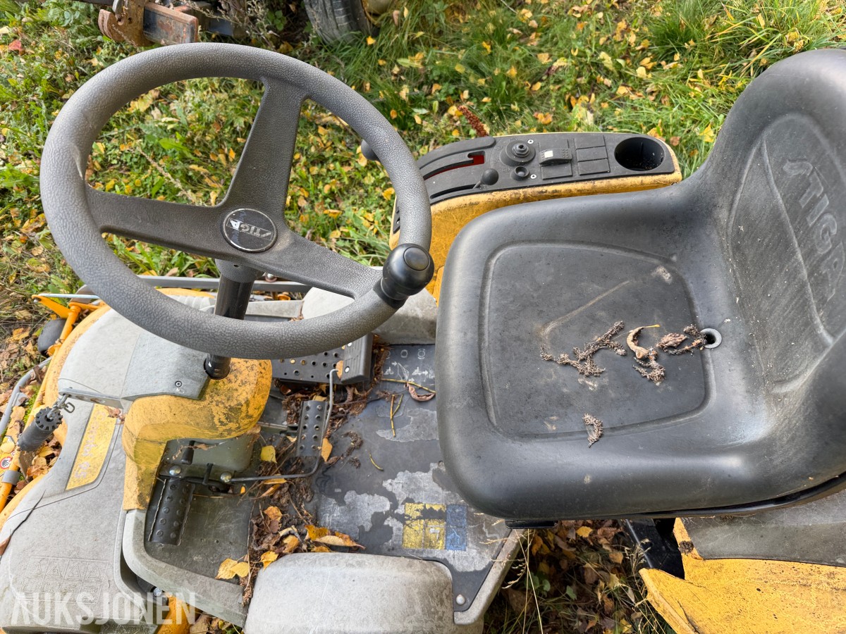 Stiga Park 123 HST Sitteklipper med frontmontert klippeaggregat