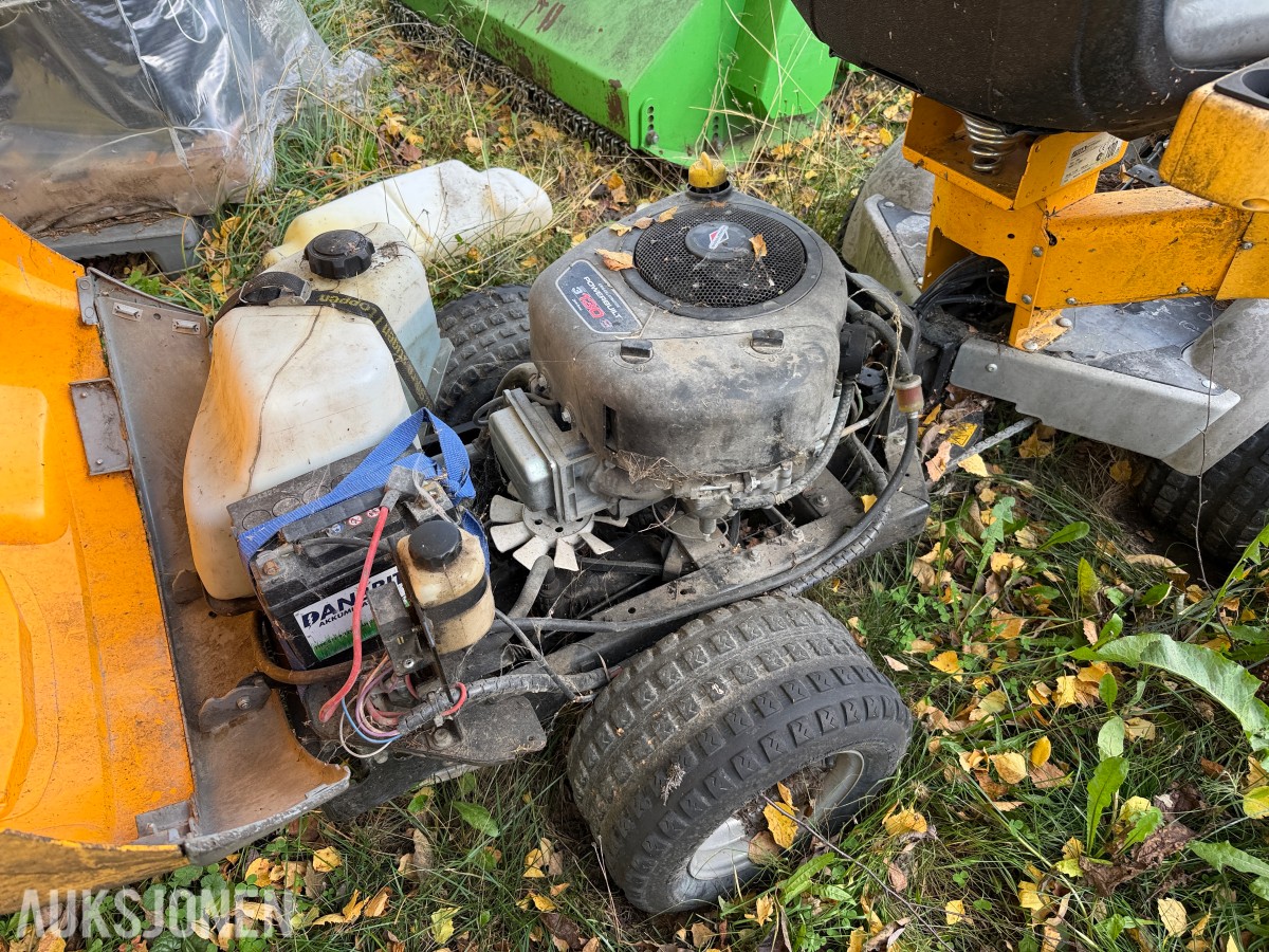 Stiga Park 123 HST Sitteklipper med frontmontert klippeaggregat