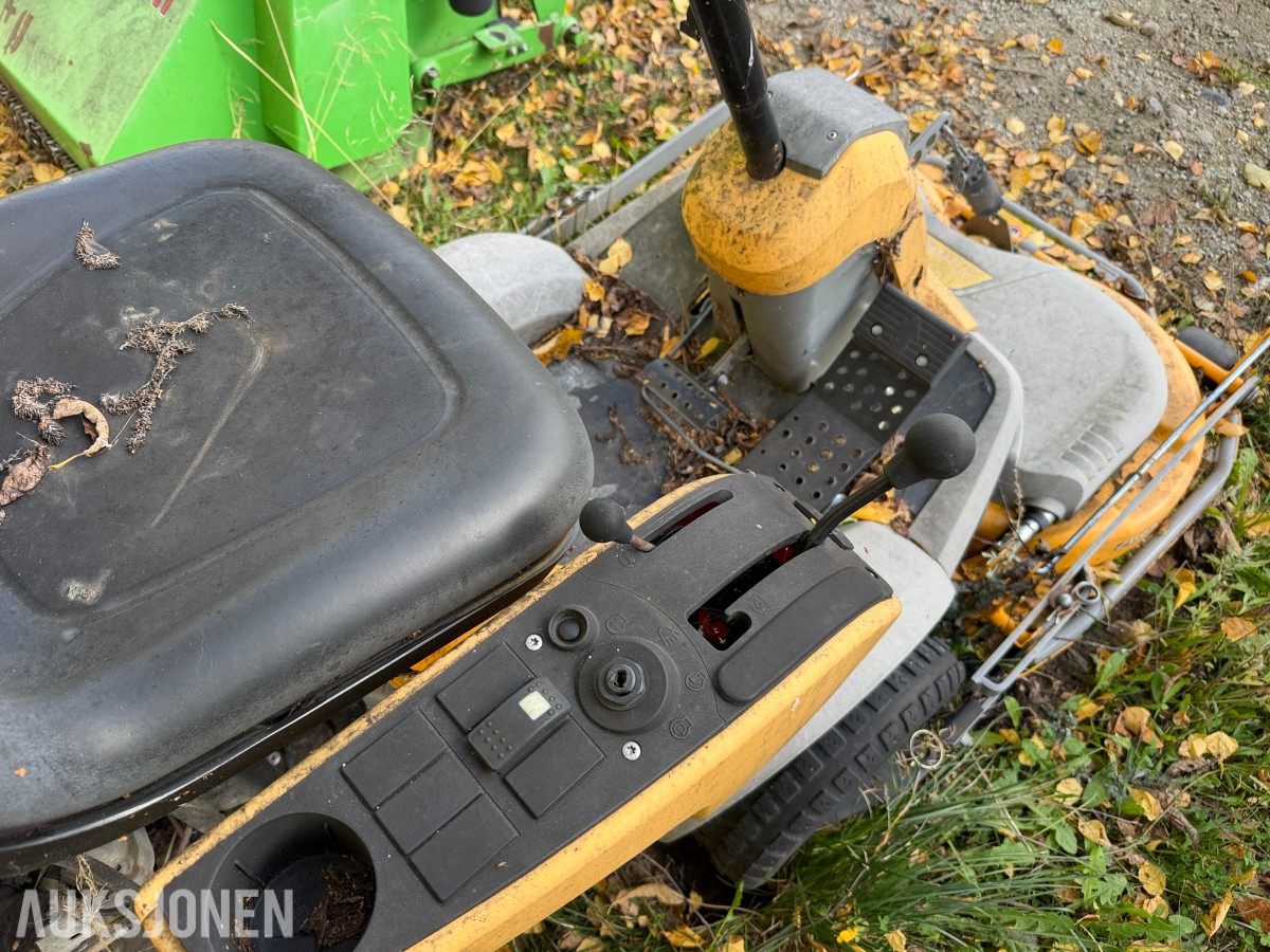 Stiga Park 123 HST Sitteklipper med frontmontert klippeaggregat