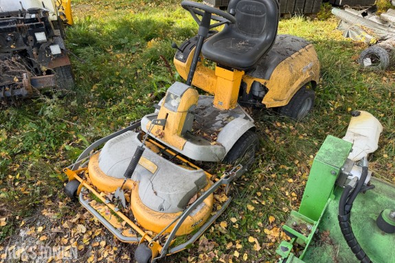 Stiga Park 123 HST Sitteklipper med frontmontert klippeaggregat