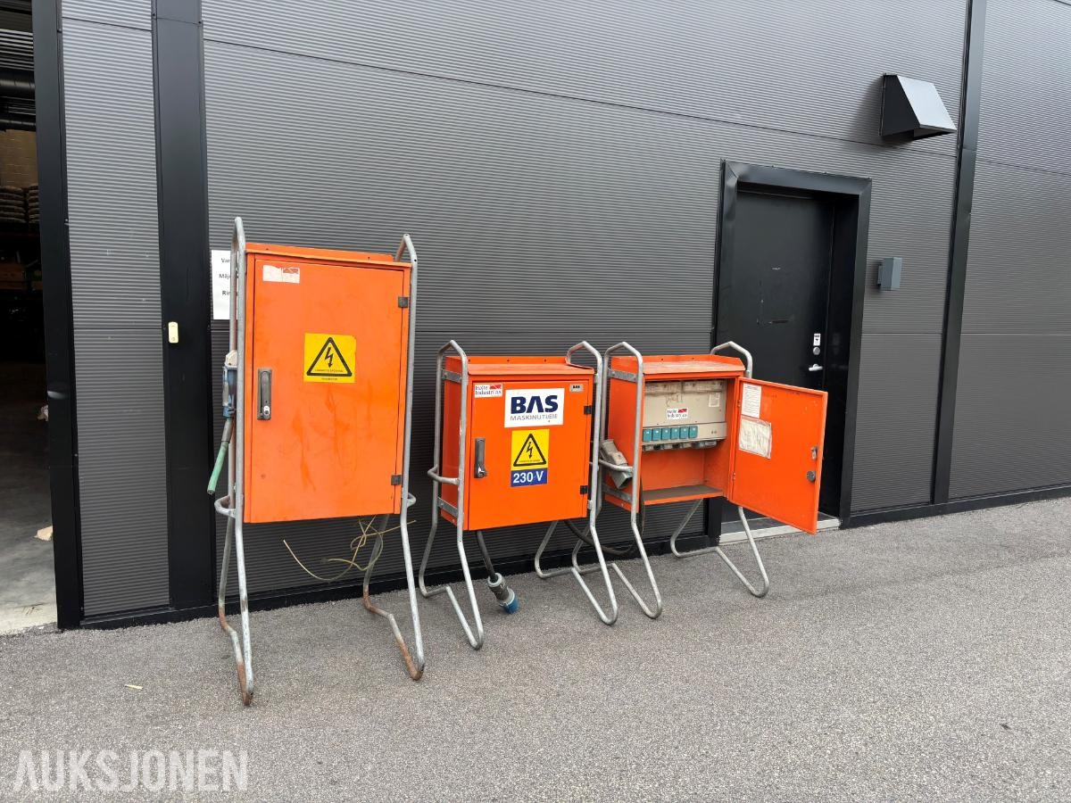 3 stk eldre byggestrømskap / fordelingssentraler  fra Holte Industri AS.