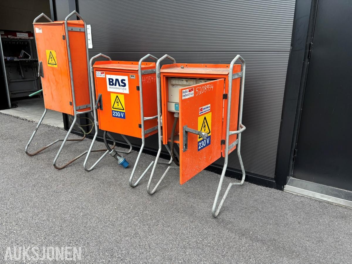 3 stk eldre byggestrømskap / fordelingssentraler  fra Holte Industri AS.