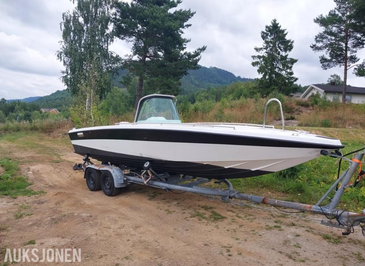 Smuggler med en Chevrolet small block 305 medfølger registrert henger