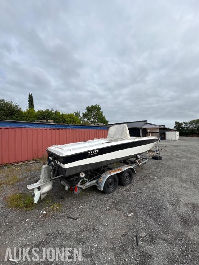 Smuggler med en Chevrolet small block 305 medfølger registrert henger