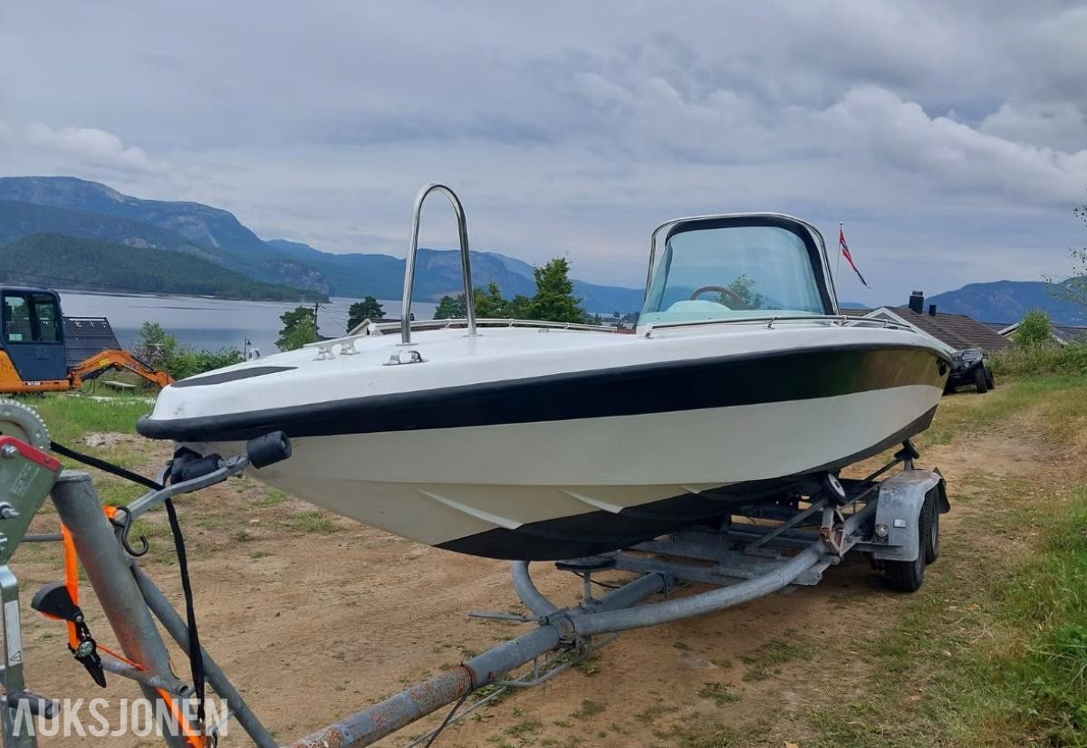Smuggler med en Chevrolet small block 305 medfølger registrert henger