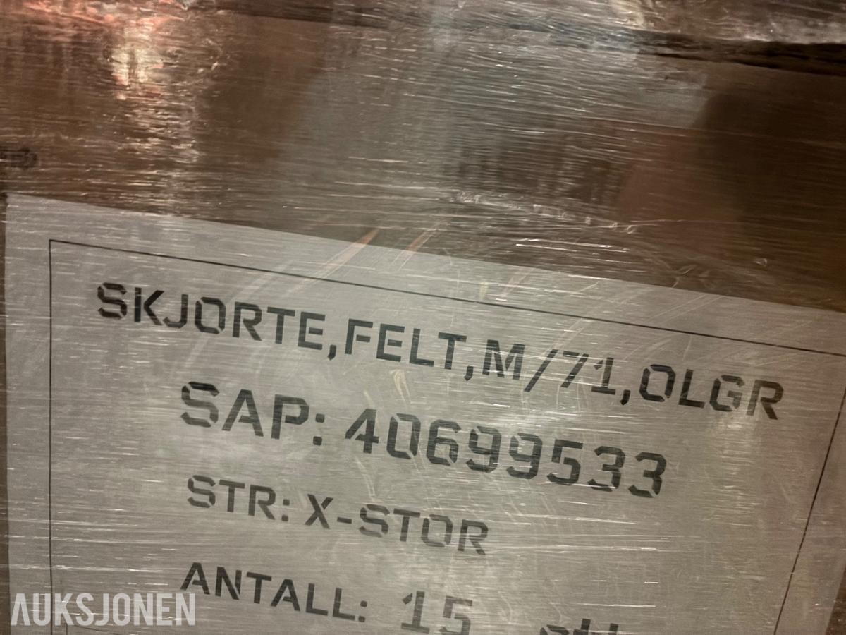Parti med Forsvarets feltskjorte M-71 