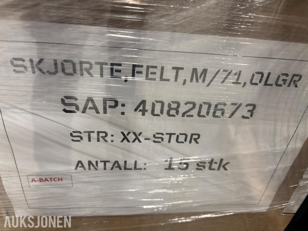 Parti med Forsvarets feltskjorte M-71 