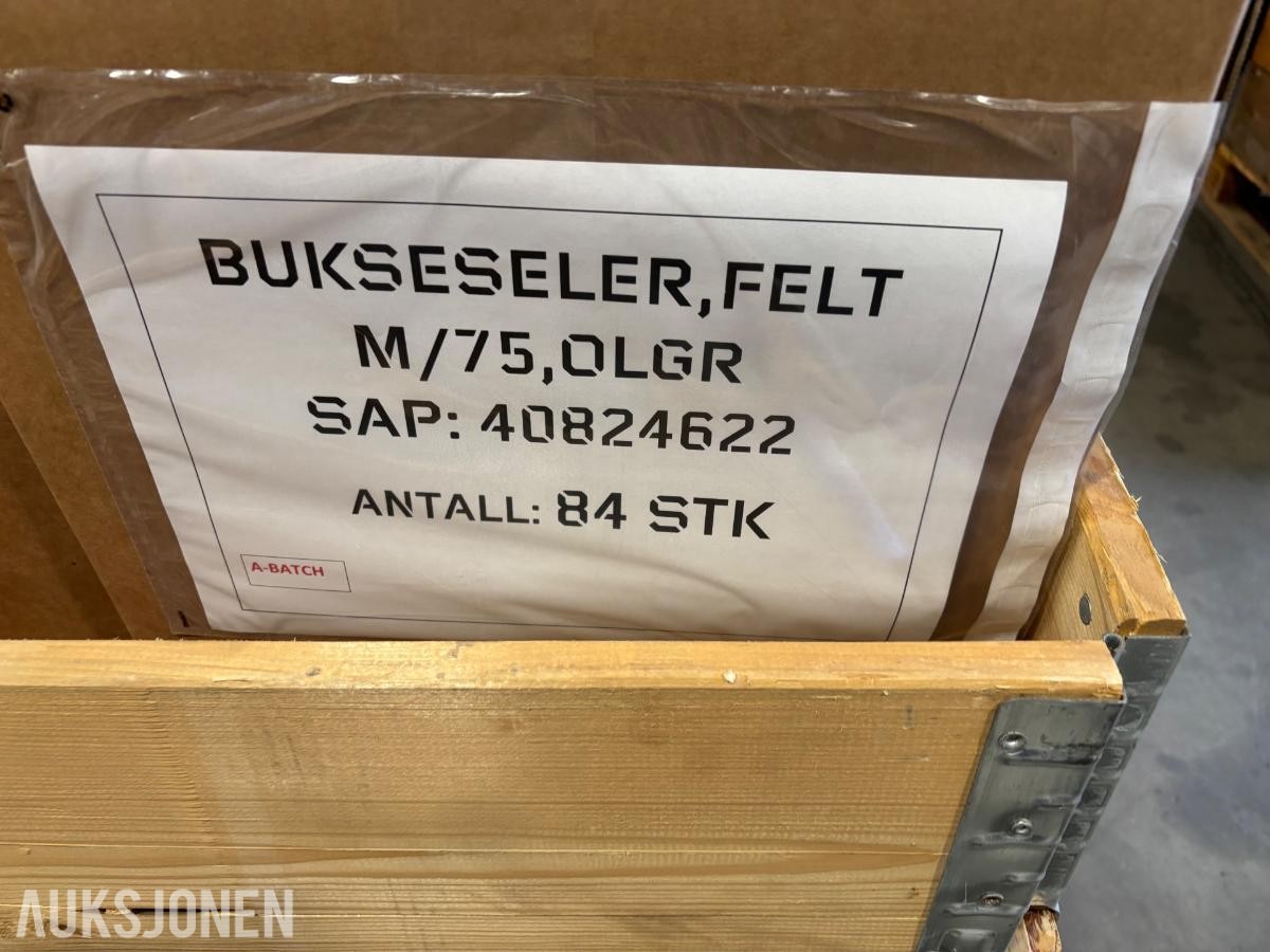 Parti med Forsvarets belter og bukseseler