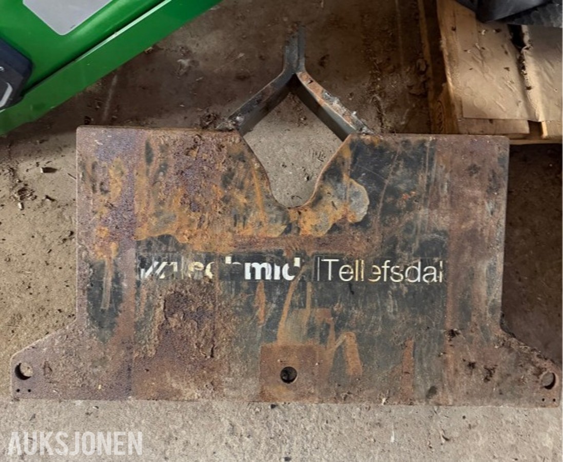 Tellefsdal brøyteplate til Valtra T4-T5 med front hydraulikk