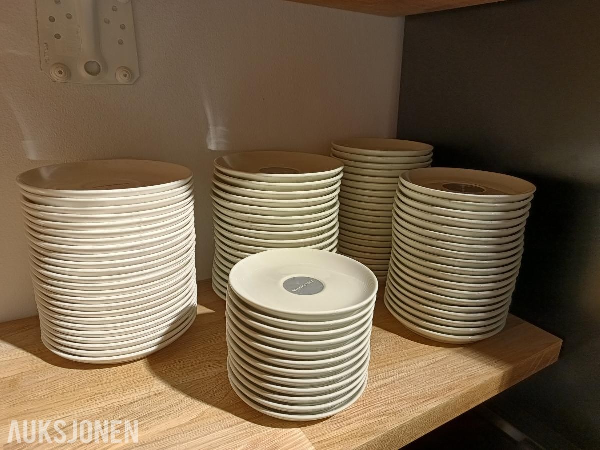 Stort parti kaféinventar, servise, GN-utstyr og småutstyr