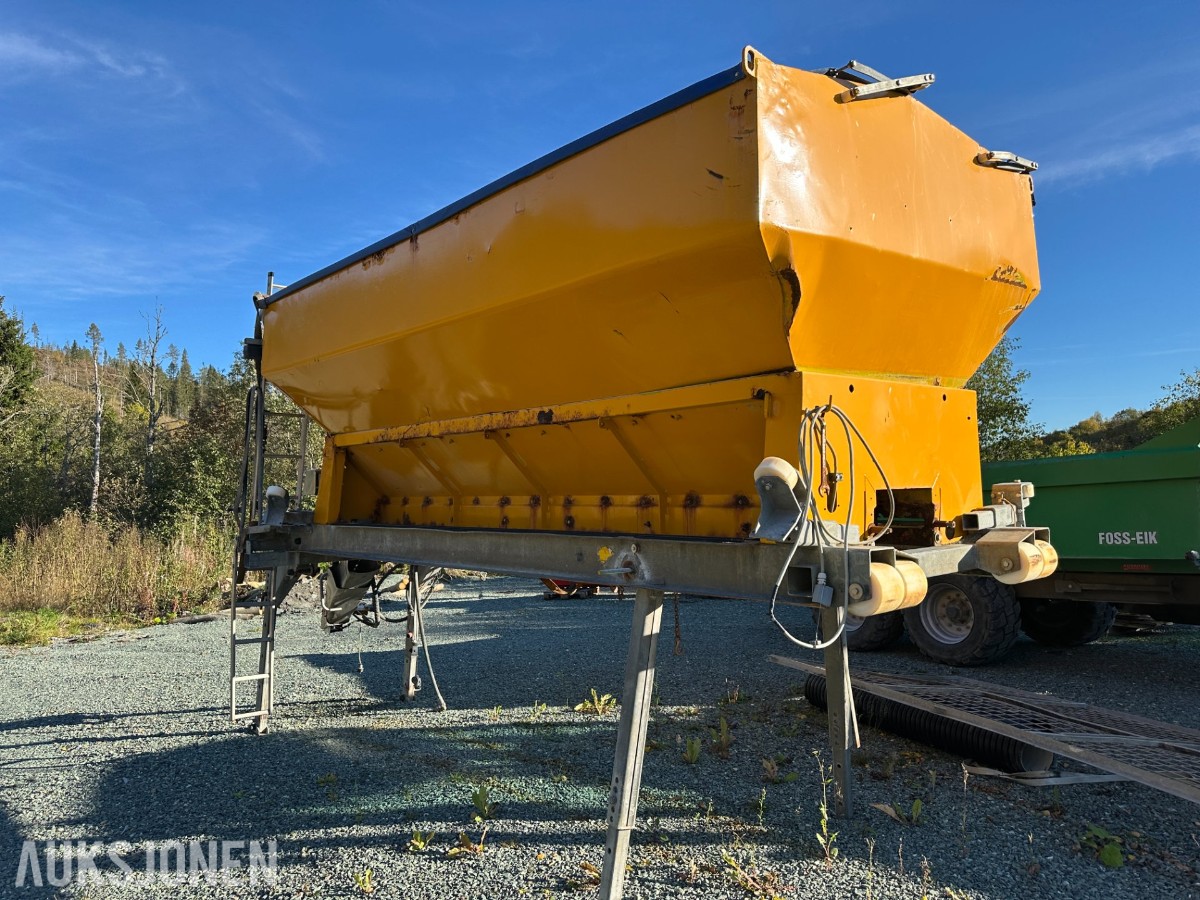 2005 Schmidt Stratos B90-42 strø-/saltspreder, 9 m³,
