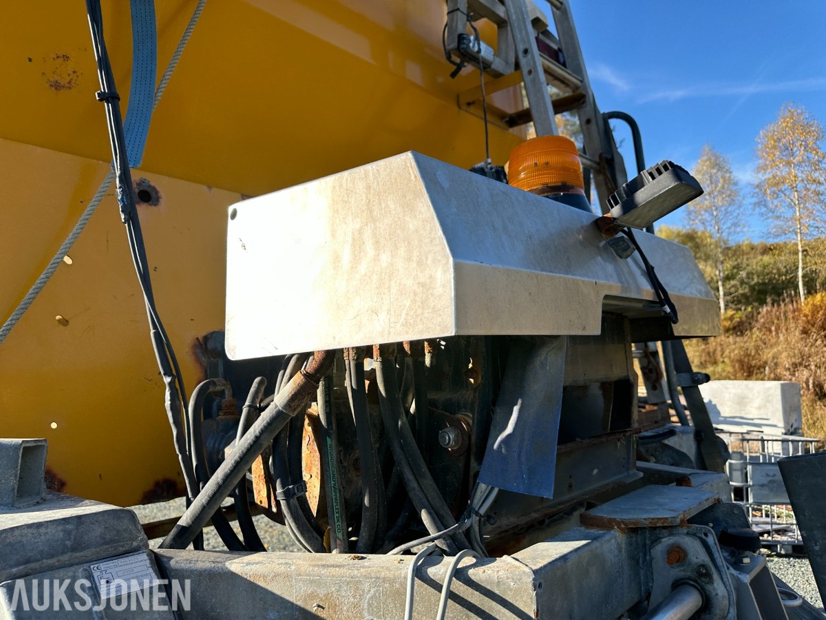2005 Schmidt Stratos B90-42 strø-/saltspreder, 9 m³,
