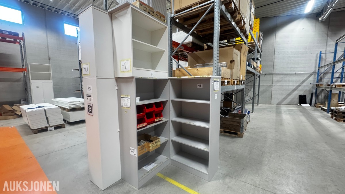 5 stk Lager / materialhyller med innhold