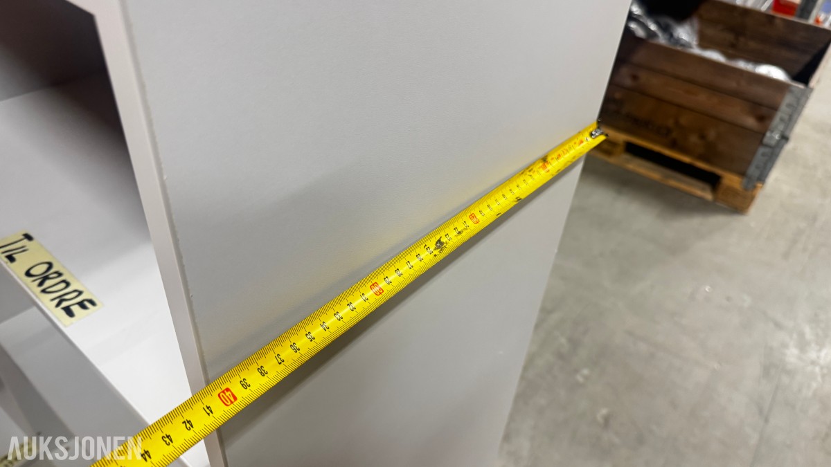 5 stk Lager / materialhyller med innhold