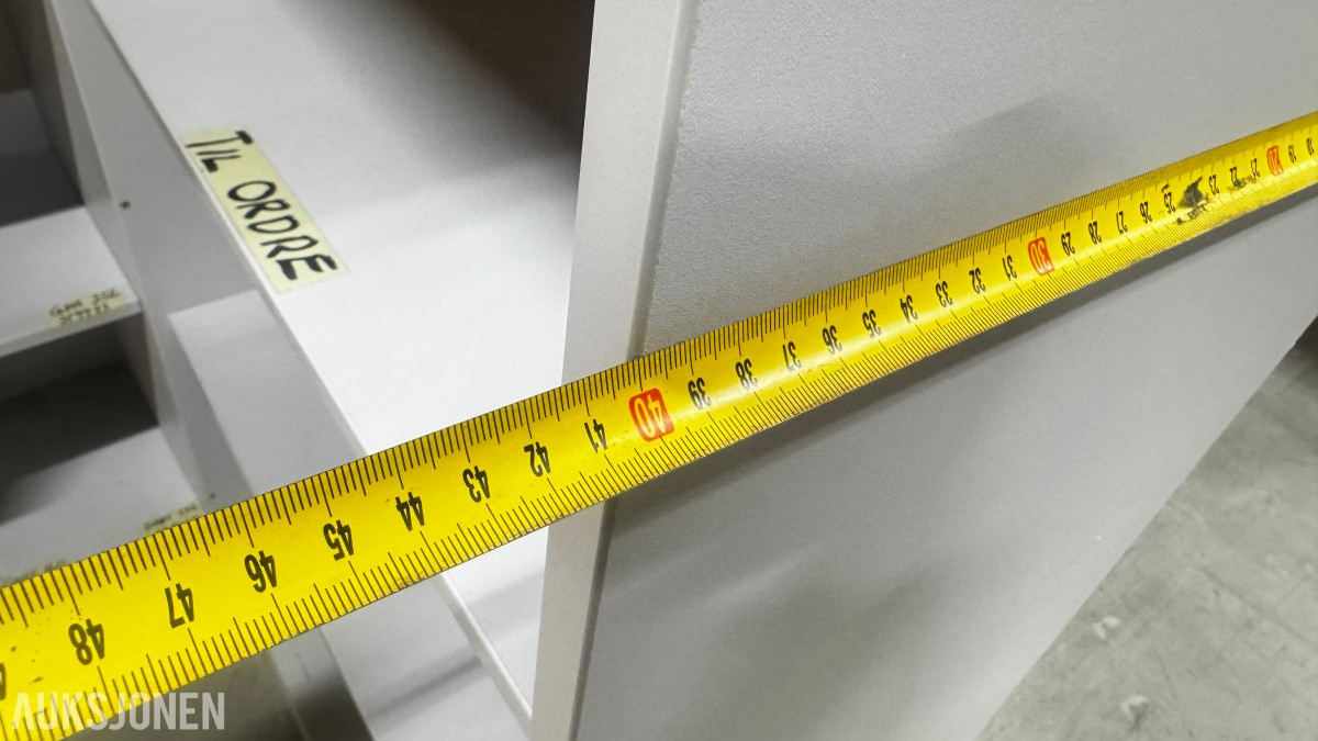 5 stk Lager / materialhyller med innhold