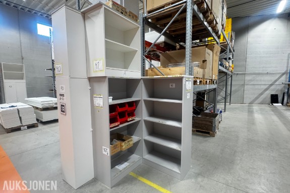 5 stk Lager / materialhyller med innhold