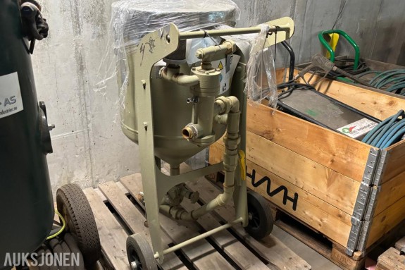 2021 Clemco 2040 Sandblåser - 100Liter - Arbtrykk 12bar - ca. 40 m blåseslange