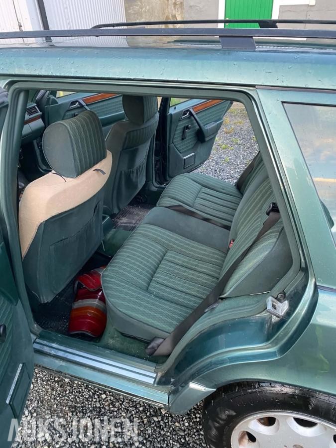 1991 Mercedes-Benz 230TE AUTOMAT