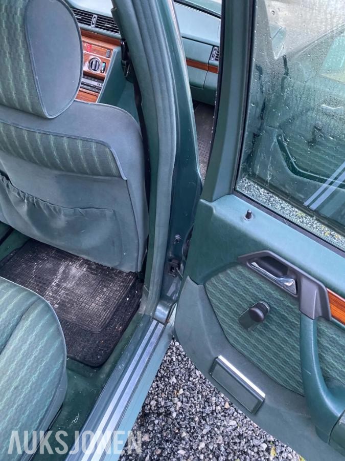 1991 Mercedes-Benz 230TE AUTOMAT