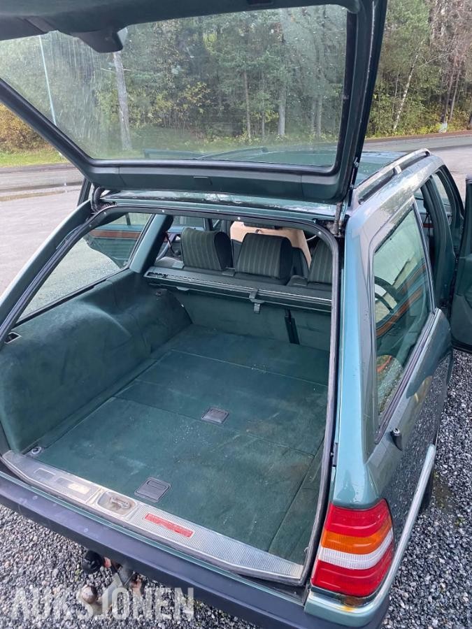 1991 Mercedes-Benz 230TE AUTOMAT