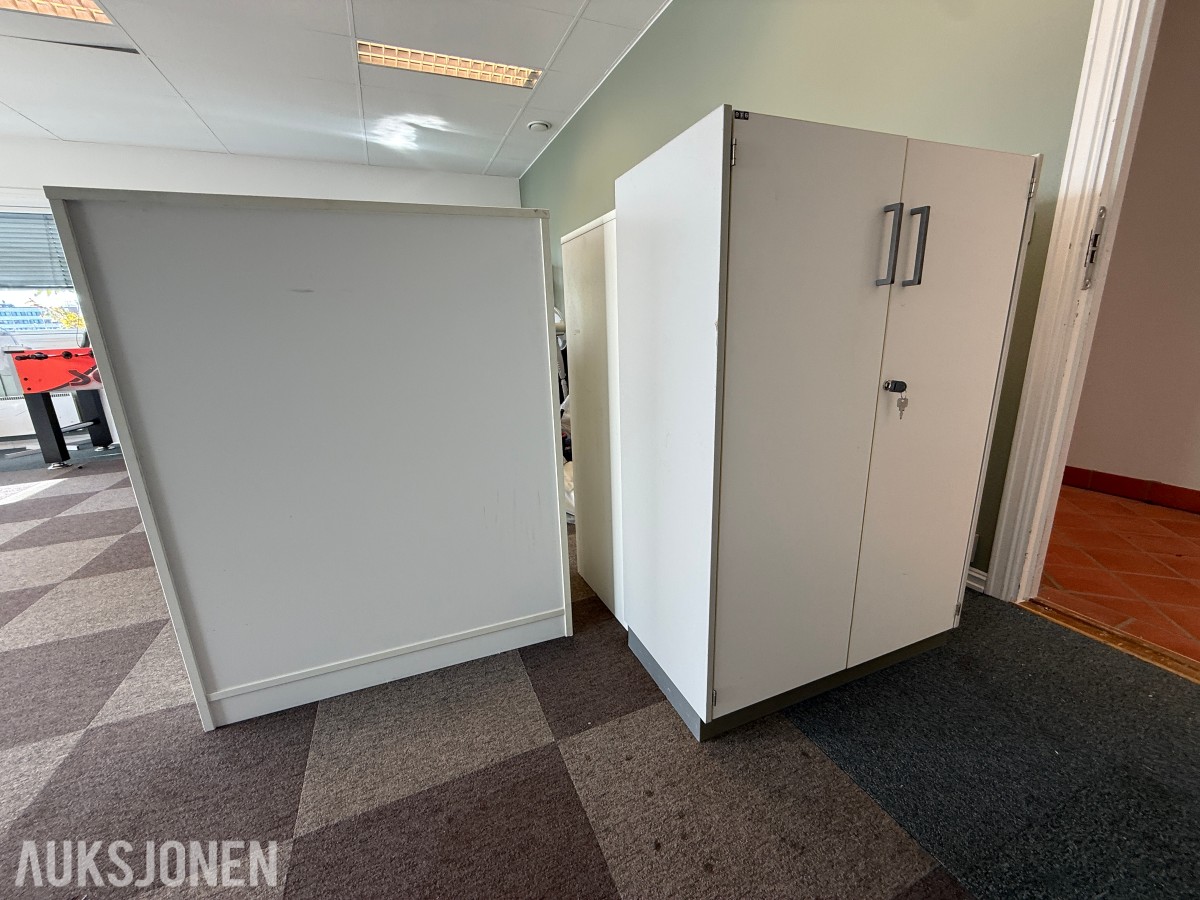 3 stk. oppbevaringsskap med hyller